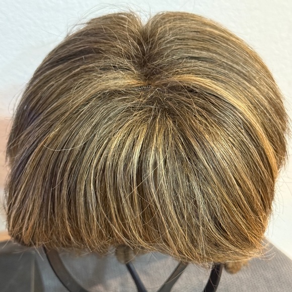 ROXY WIG, TONY OF BEVERLY, COLOR KAHLUA. Layered short Roxy. Highlights. In Box! - Picture 5 of 14